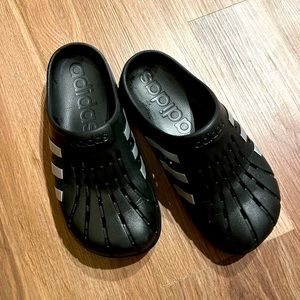 Unisex adidas clogs